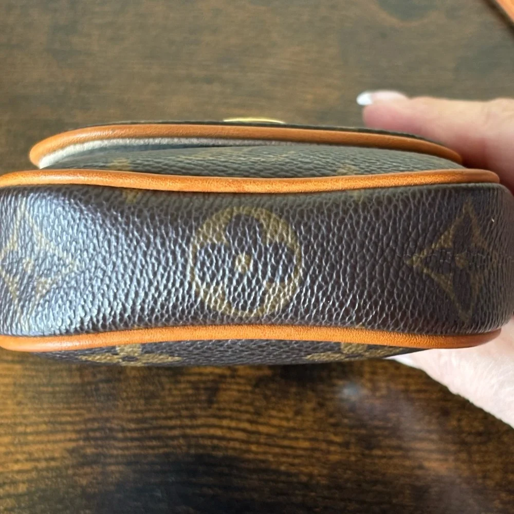 Authentic Louis Vuitton Monogram Mini Lin Pochette Cancun Crossbody Pouch - Picture 5 of 13